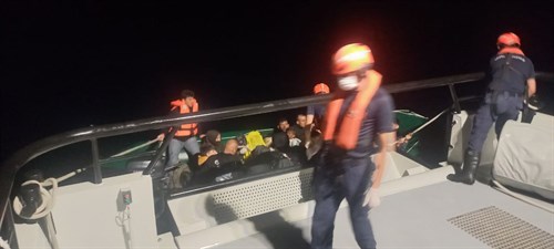 15 Irregular Migrants (Along with 14 Children) Were Apprehended Off the Coast of İzmir