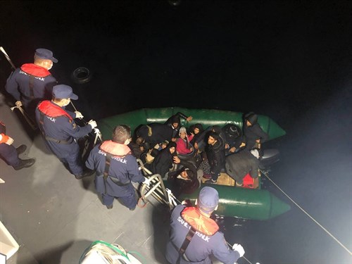 12 Irregular Migrants and 2 Migrant Smuggling Suspects Were Apprehended off the Coast of Balıkesir