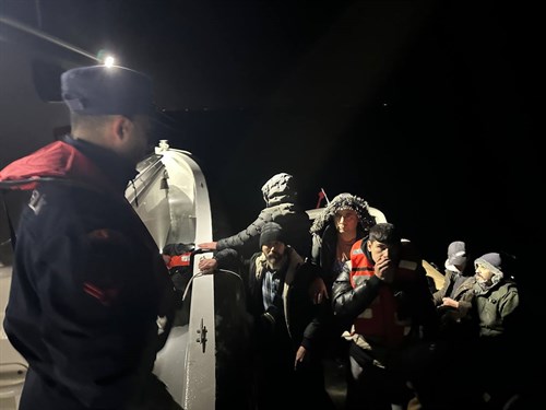 14 Irregular Migrants (Along with 10 Children) Were Rescued Off the Coast of İzmir