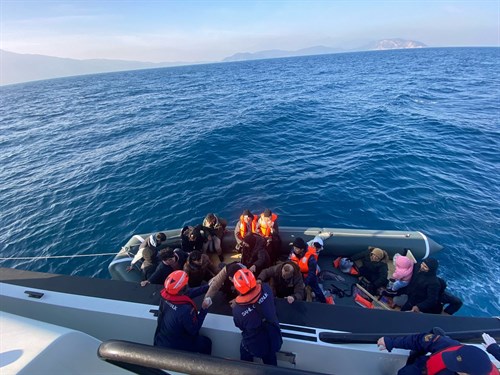 18 Irregular Migrants (Along with 9 Children) Were Rescued Off the Coast of Aydın
