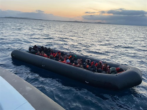 33 Irregular Migrants (Along with 2 Children) Were Apprehended Off the Coast of Balıkesir