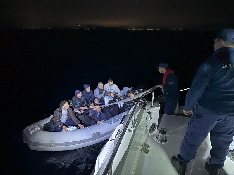 10 Irregular Migrants (Along with 1 Child) Were Rescued Off the Coast of İzmir