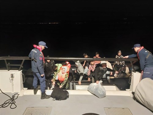 14 Irregular Migrants (Along with 3 Children) Were Rescued Off the Coast of İzmir