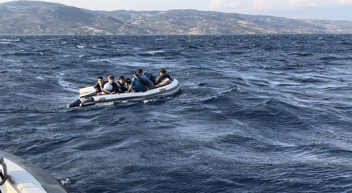 8 Irregular Migrants (Along with 2 Children) Were Rescued Off the Coast of Çanakkale