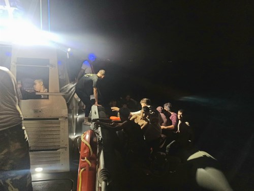 16 Irregular Migrants (Along with 13 Children) Were Apprehended Off the Coast of İzmir