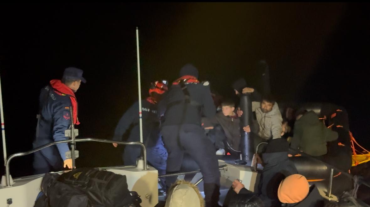 14 Irregular Migrants (Along with 20 Children) Were Rescued Off the Coast of İzmir