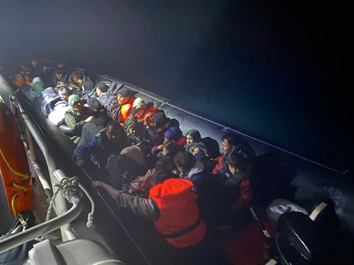 25 Irregular Migrants (Along with 18 Children) Were Apprehended Off the Coast of İzmir