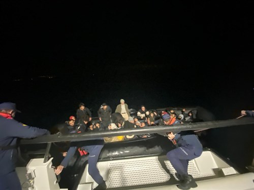 24 Irregular Migrants (Along with 18 Children) Were Apprehended Off the Coast of İzmir