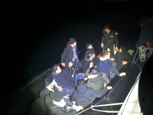 17 Irregular Migrants (Along with 1 Child) Were Apprehended Off the Coast of Çanakkale