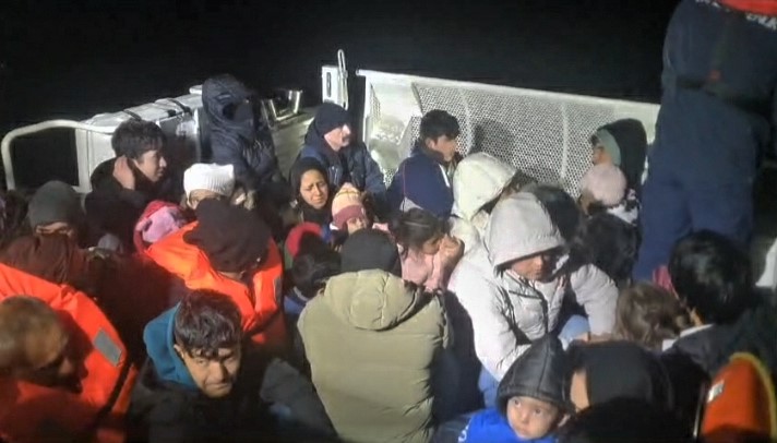 20 Irregular Migrants (Along with 18 Children) Were Apprehended Off the Coast of Çanakkale