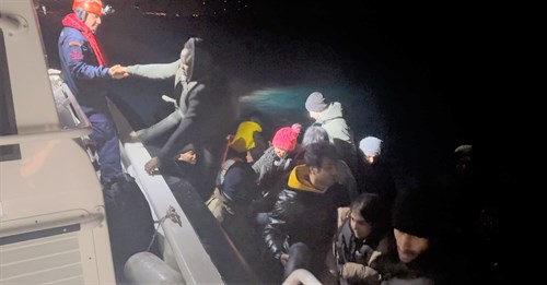 18 Irregular Migrants (Along with 18 Children) Were Apprehended Off the Coast of İzmir