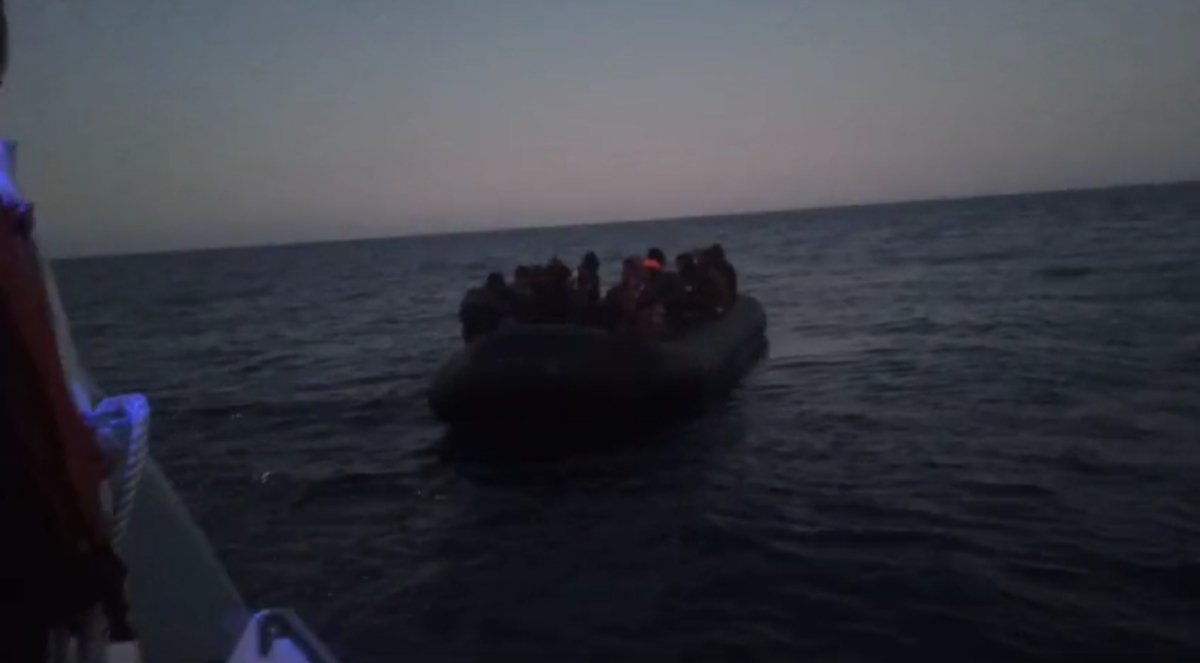 30 Irregular Migrants (Along with 2 Children) Were Apprehended Off the Coast of Muğla