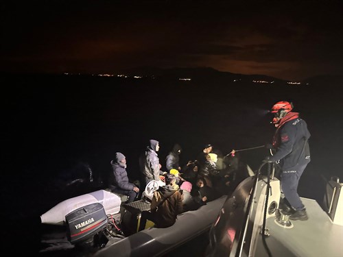 12 Irregular Migrants (Along with 4 Children) Were Rescued and 2 Migrant Smuggling Suspects Were Apprehended Off the Coast of Aydın