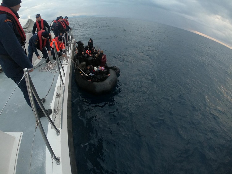 27 Irregular Migrants (Along with 8 Children) Were Rescued Off the Coast of İzmir