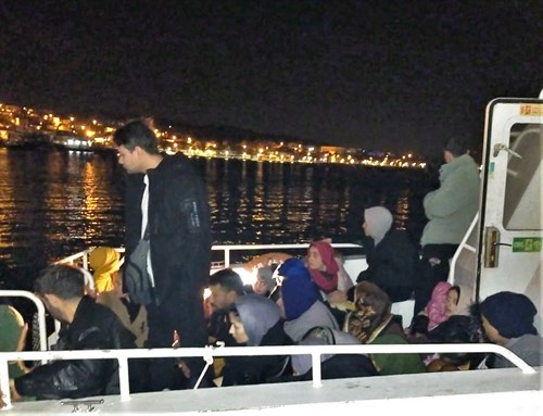 15 Irregular Migrants (Along with 13 Children) Were Apprehended Off the Coast of Balıkesir