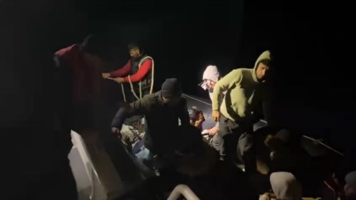 18 Irregular Migrants (Along with 21 Children) Were Apprehended Off the Coast of Çanakkale