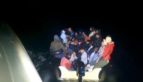 20 Irregular Migrants (Along with 11 Children) Were Apprehended Off the Coast of İzmir