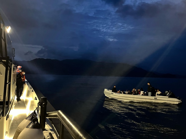 12 Irregular Migrants Were Rescued and 4 Migrant Smuggling Suspects Were Apprehended Off the Coast of Muğla