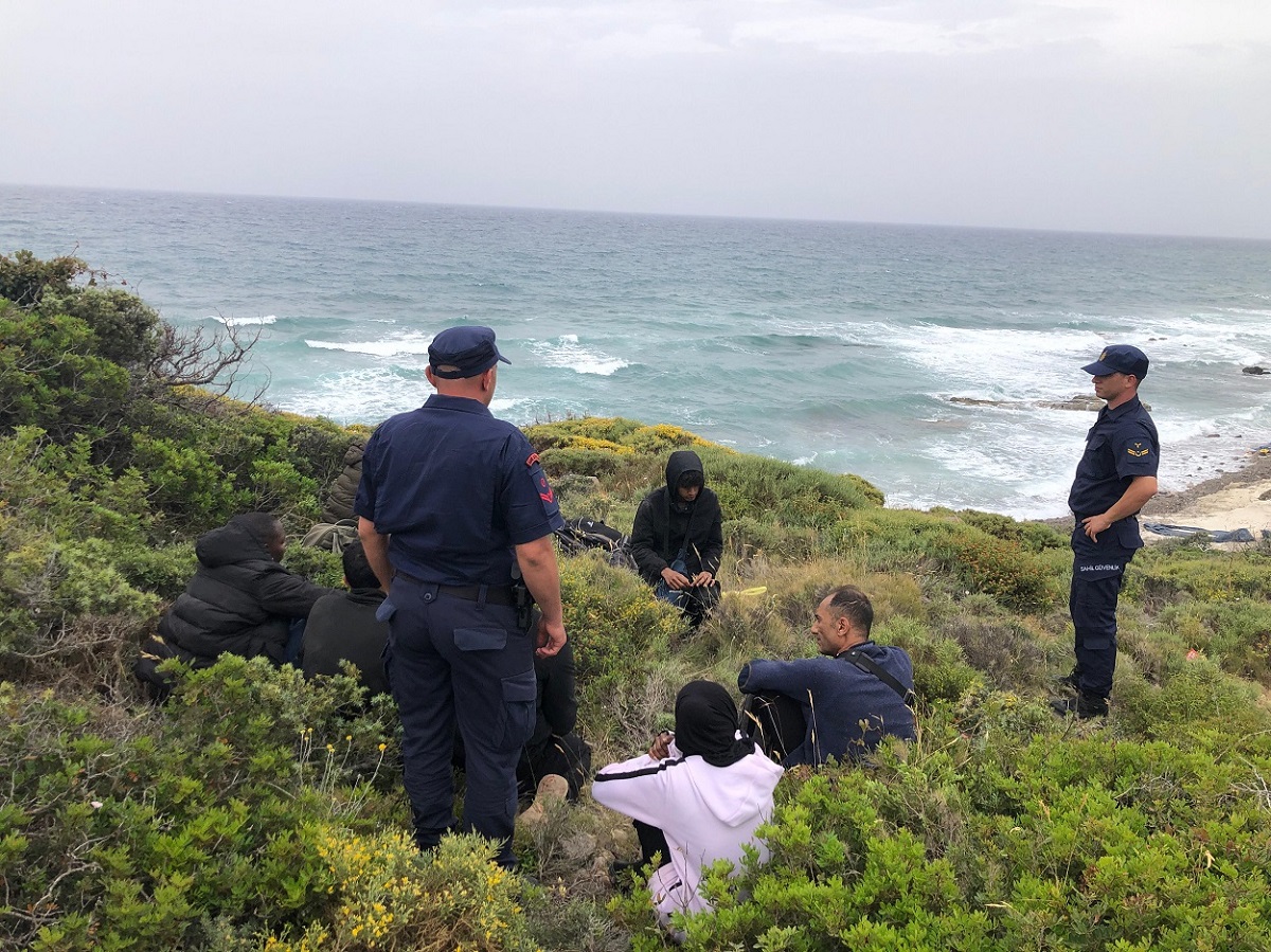 18 Irregular Migrants (Along with 5 Children) Were Apprehended in İzmir