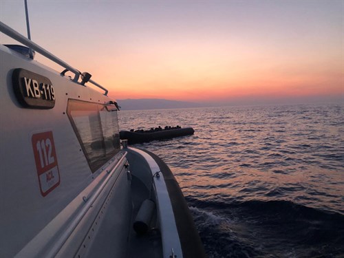21 Irregular Migrants (Along with 13 Children) Were Apprehended Off the Coast of Çanakkale